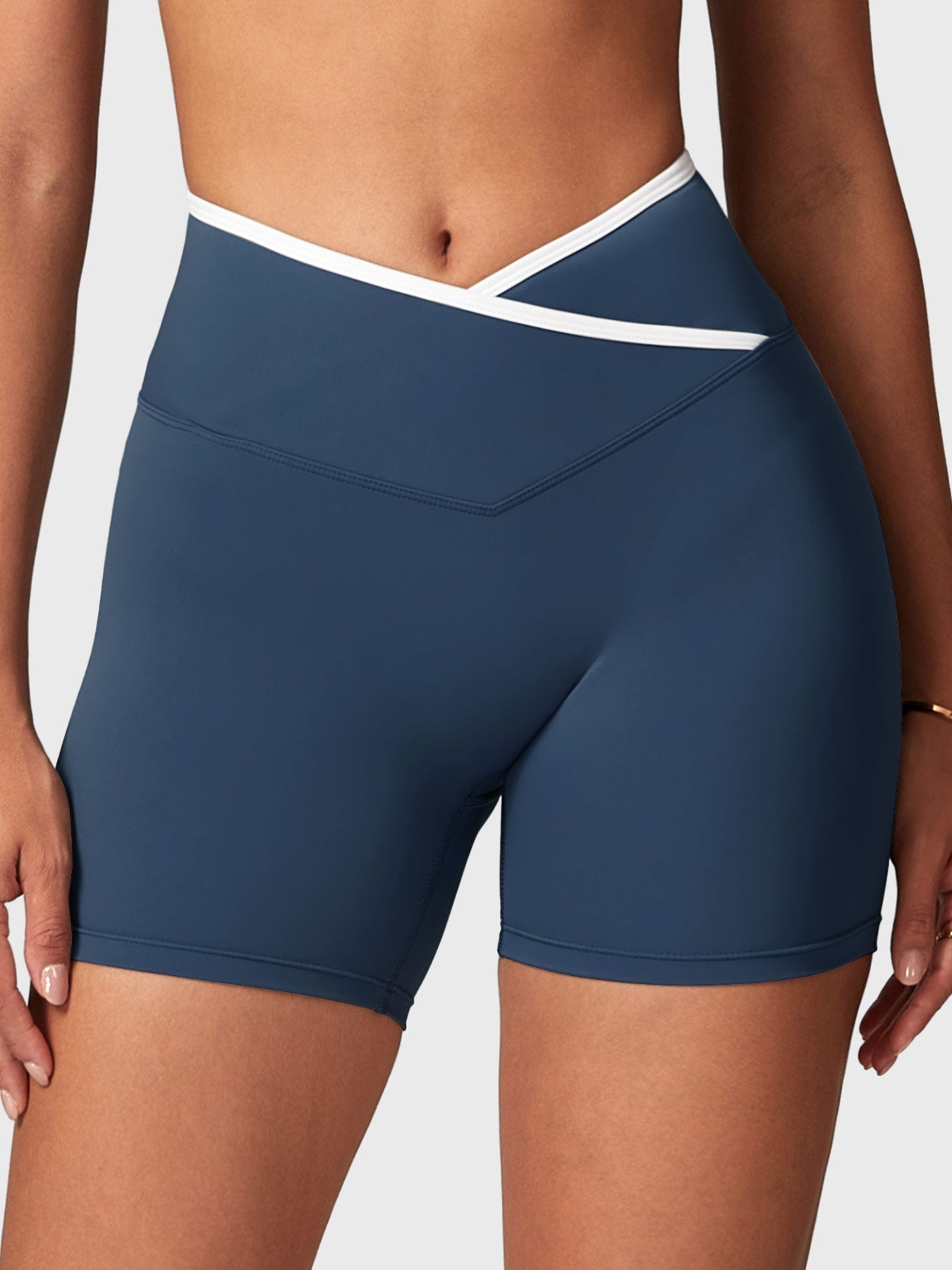 Yeoreo Alberta Contrast Trim Shorts