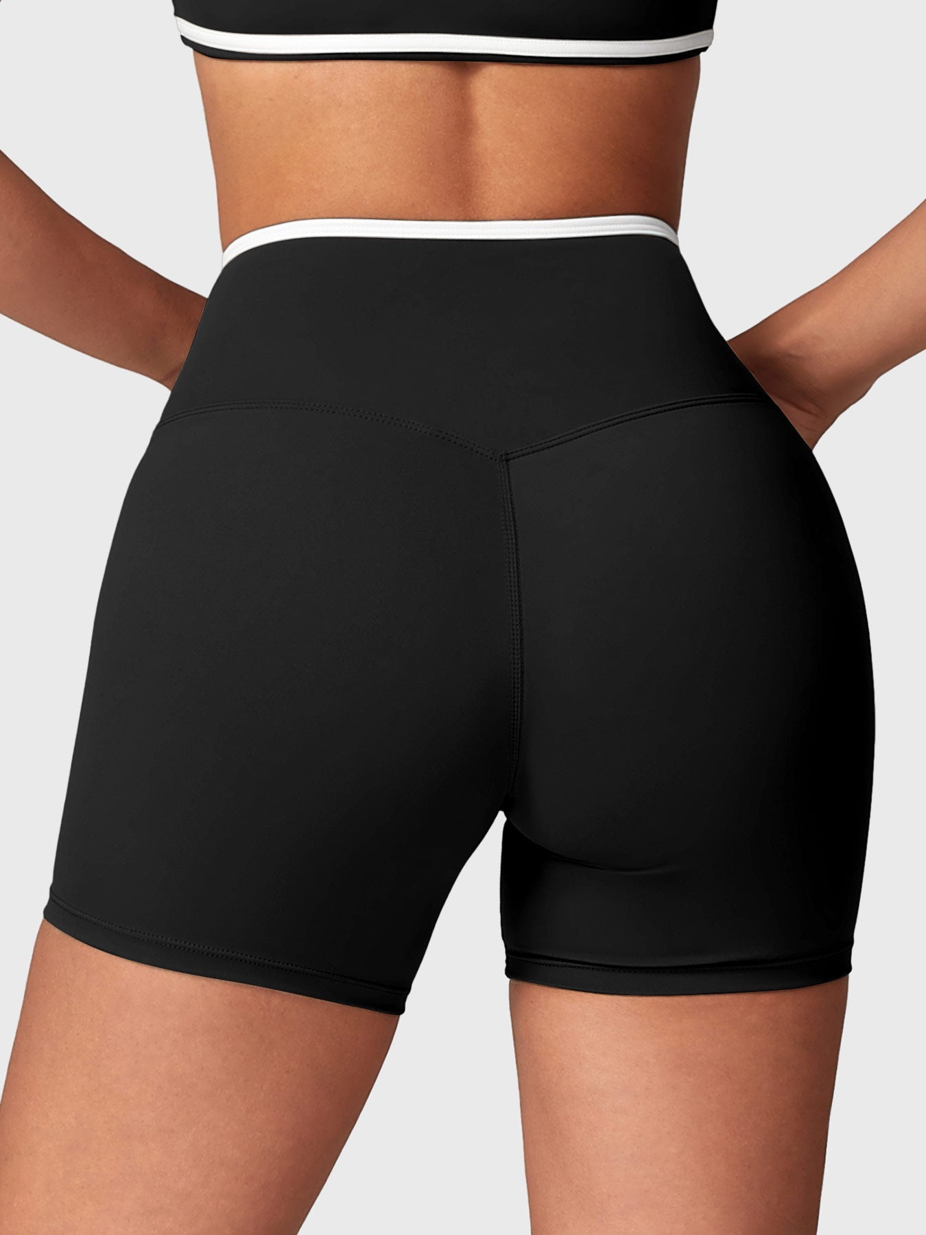 Yeoreo Alberta Contrast Trim Shorts