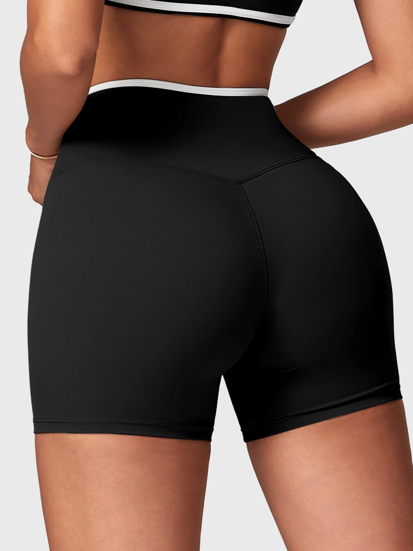 Yeoreo Alberta Contrast Trim Shorts