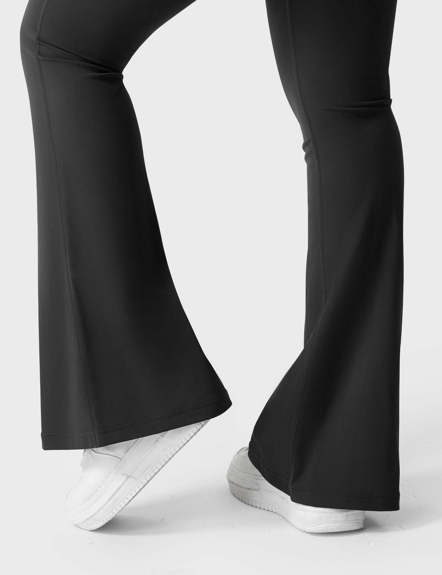 Yeoreo Brittany Flared Leggings with Pockets