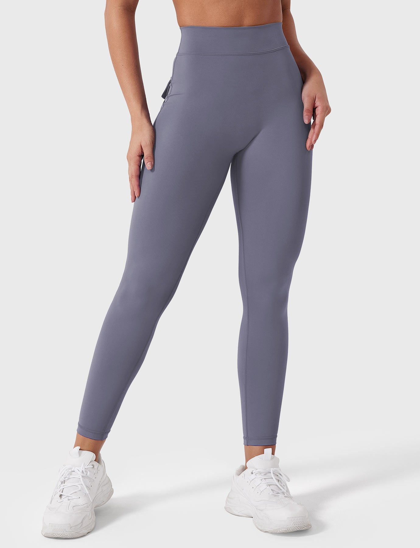 Vaeryn V-Back Charm Leggings