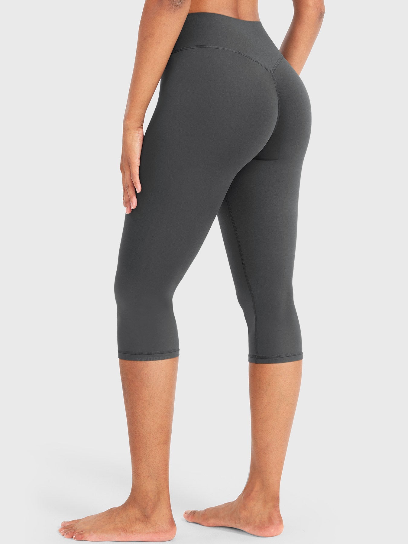 Vaeryn Nailly Capri Leggings