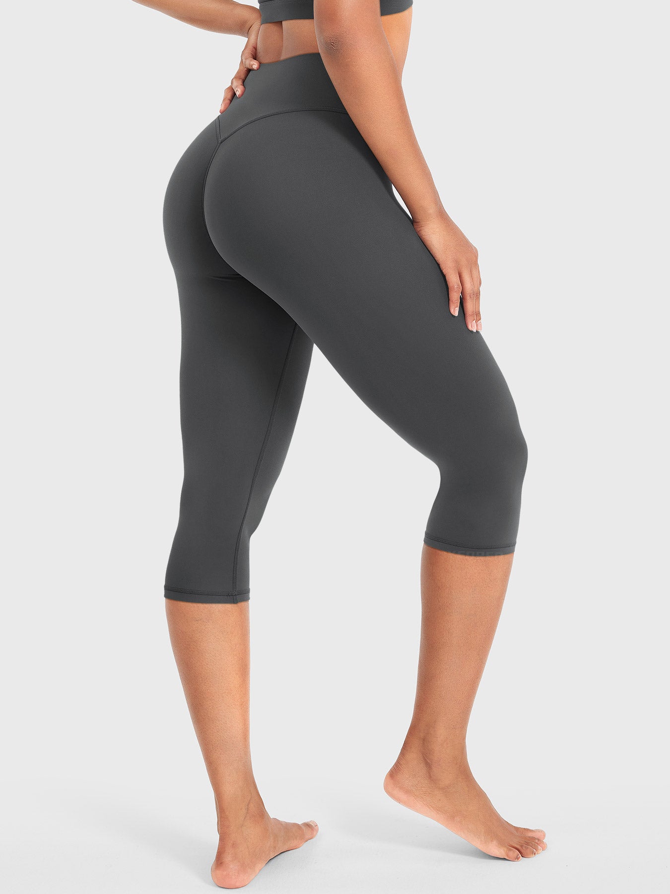 Vaeryn Nailly Capri Leggings