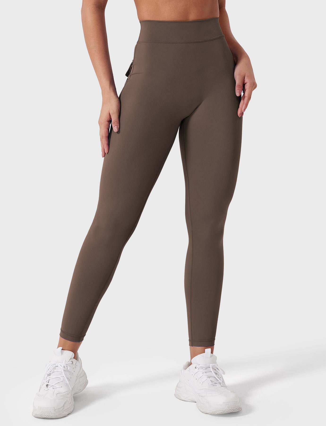 Vaeryn V-Back Charm Leggings