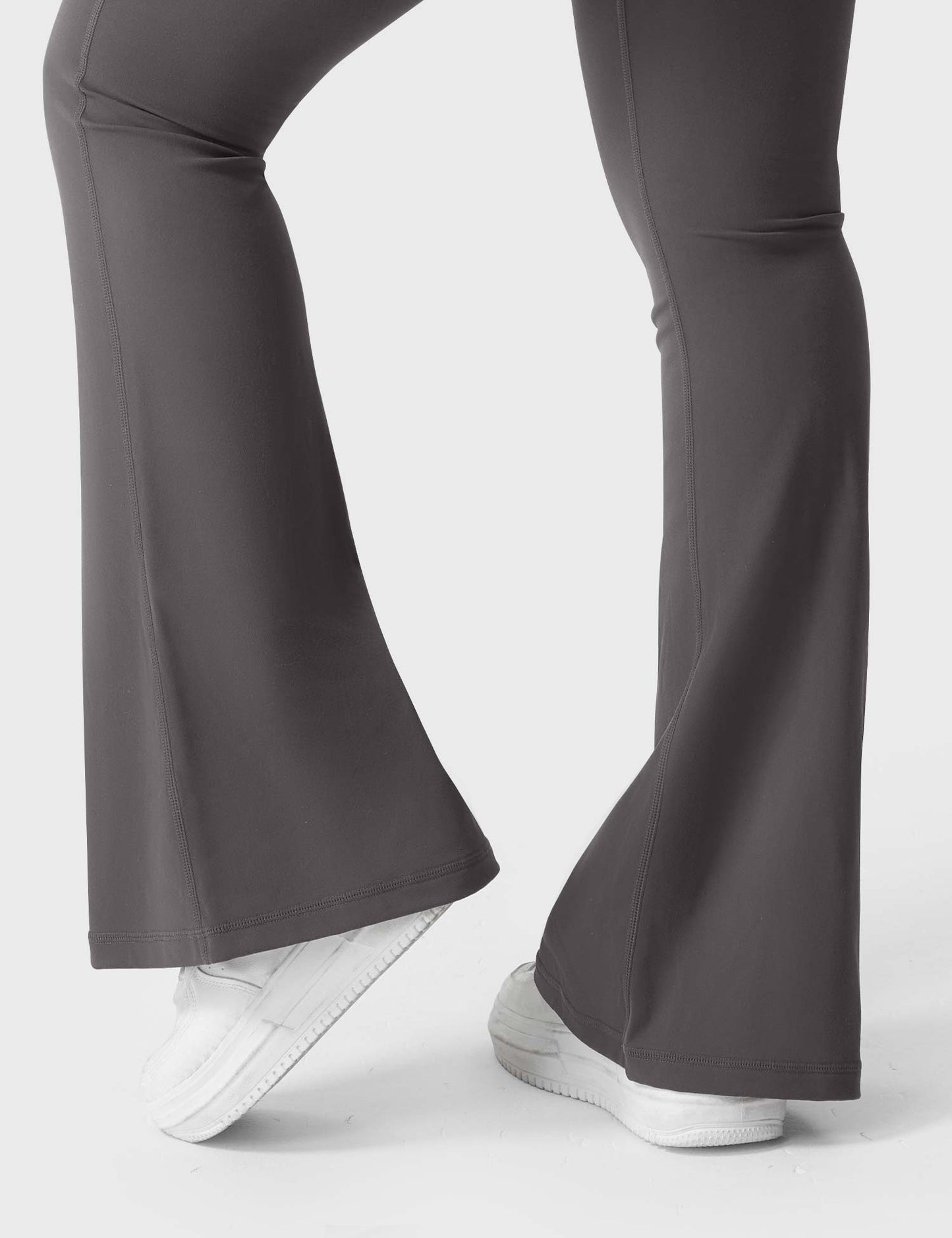 Yeoreo Brittany Flared Leggings with Pockets