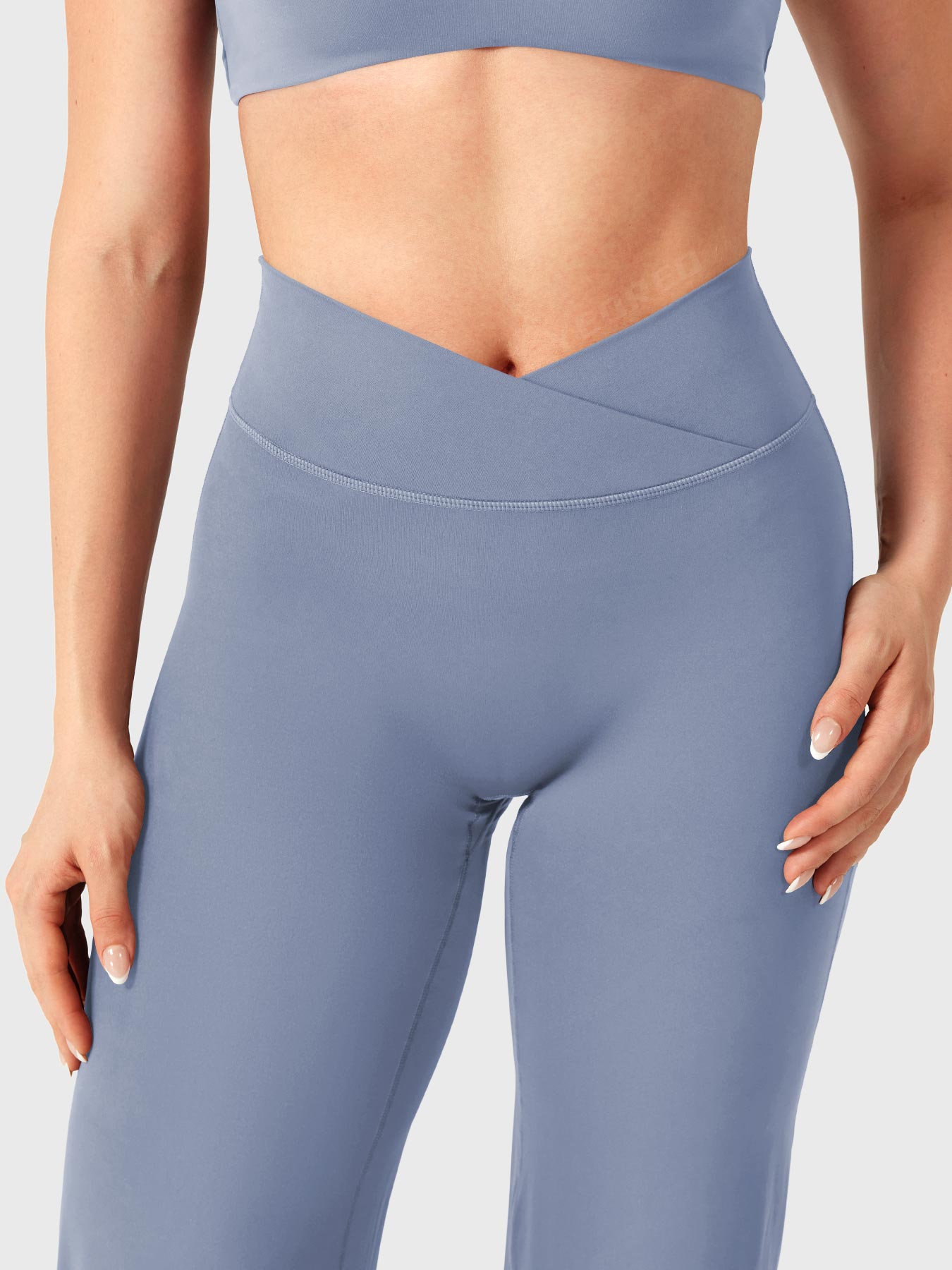 Yeoreo Eddiy 31.5" V-waistband Straight Leggings