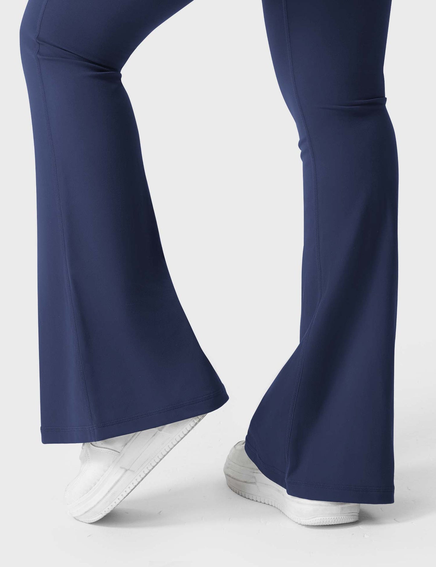 Yeoreo Brittany Flared Leggings with Pockets