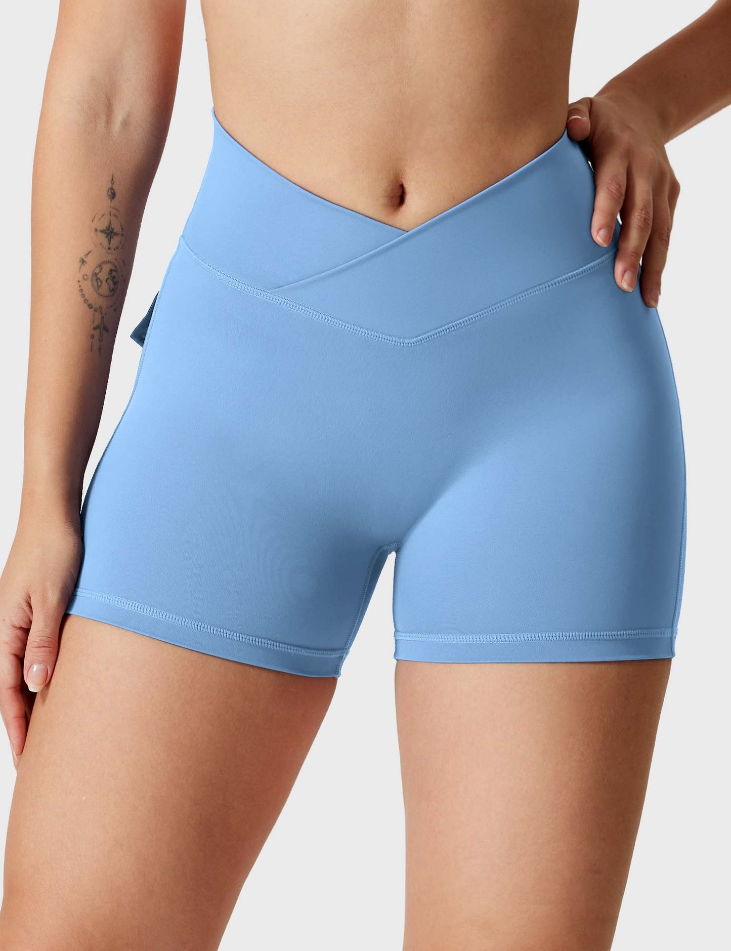 Vaeryn V-waistband Charm Shorts